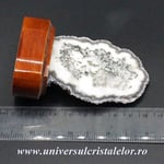 Felie ametist pe suport de lemn