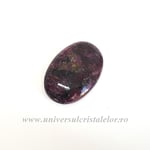 Eudialit cabochon