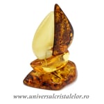 Figurina chihlimbar corabie