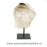 Cuart fumuriu pe suport de metal