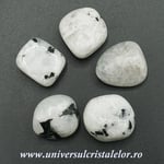 Piatra lunii alba piatra rulata