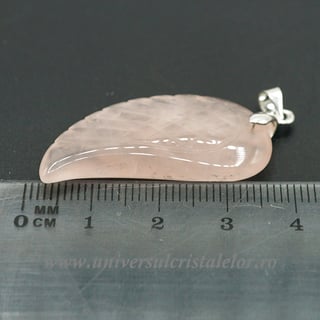 Pandantiv cuart roz aripa m1