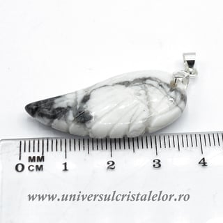 Pandantiv howlit aripa m2