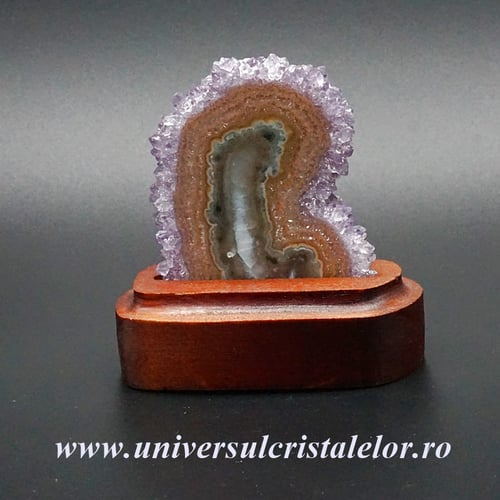 Felie ametist pe suport de lemn nimeral unicat m05