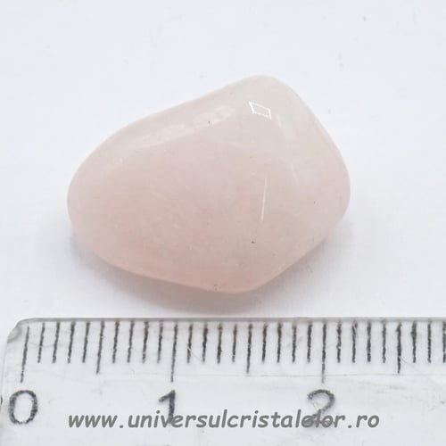 Petalit roz piatra rulata