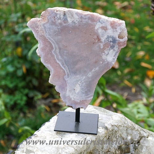 Ametist roz pe suport de metal mineral unicat m09