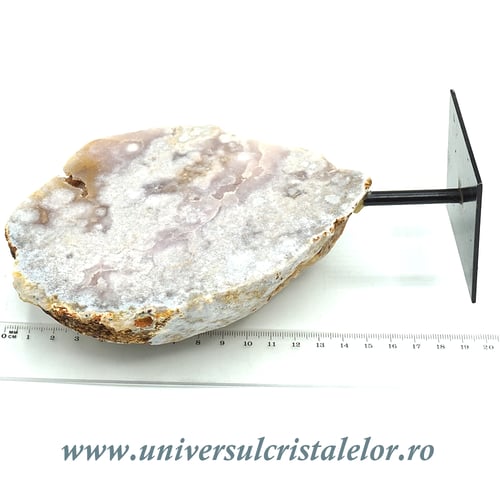 Ametist roz pe suport de metal mineral unicat m01