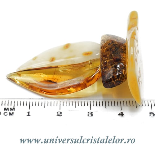 Figurina chihlimbar corabie