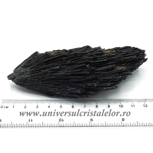 Cianit negru mineral unicat m1