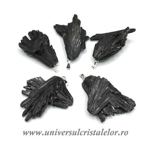 Pandantiv cianit negru