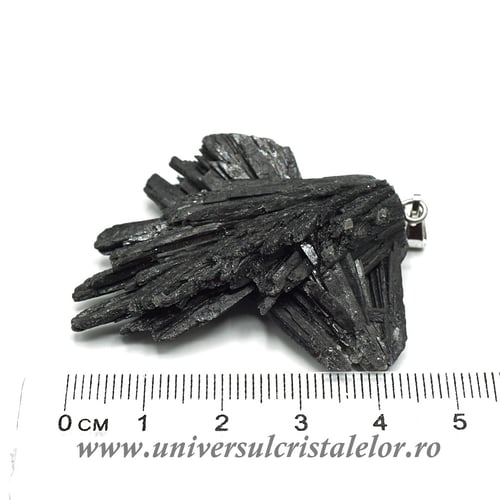 Pandantiv cianit negru