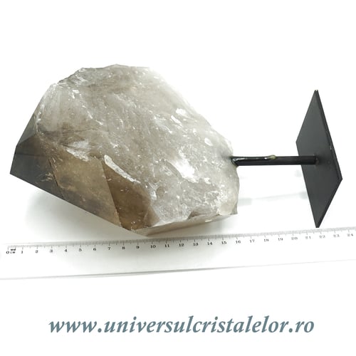 Cuart fumuriu pe suport de metal