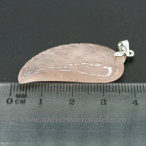 Pandantiv cuart roz aripa m1