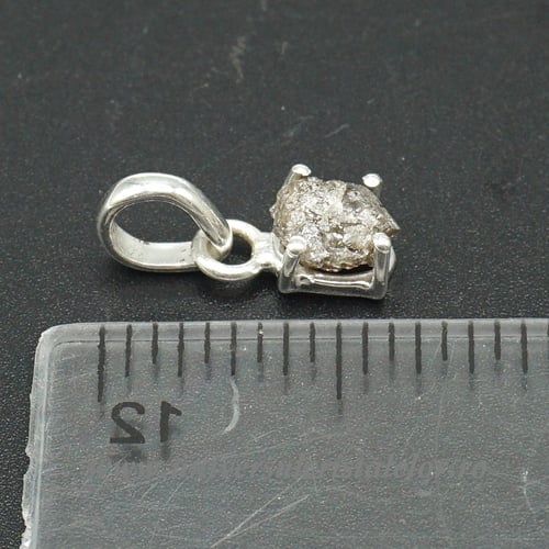 Pandantiv diamant brut