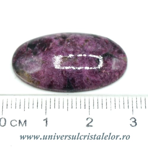 Eudialit cabochon