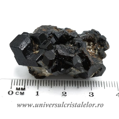 Granat negru ( melanit )