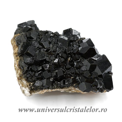 Granat negru ( melanit )