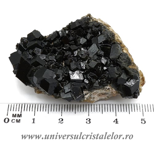 Granat negru ( melanit )