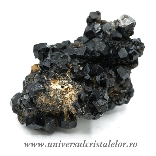 Granat negru ( melanit )