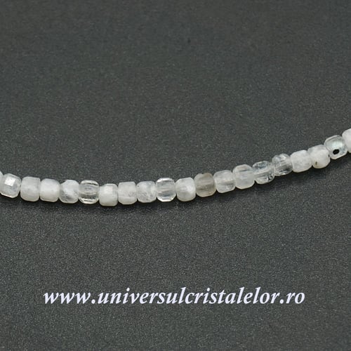 Colier piatra lunii alba cub fatetat - 2,5mm