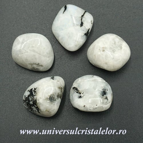 Piatra lunii alba piatra rulata