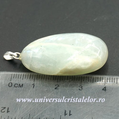 Pandantiv piatra lunii verde