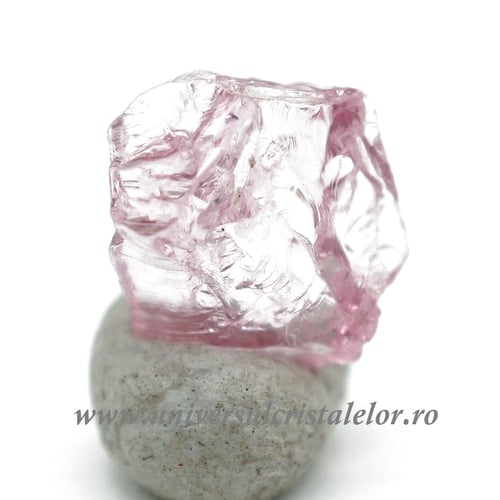 Spinel roz mineral unicat m1