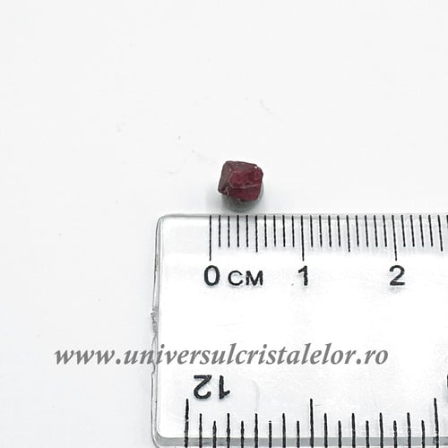 Spinel rosu mineral unicat m01