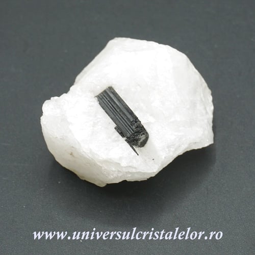 Turmalina neagra in cuart