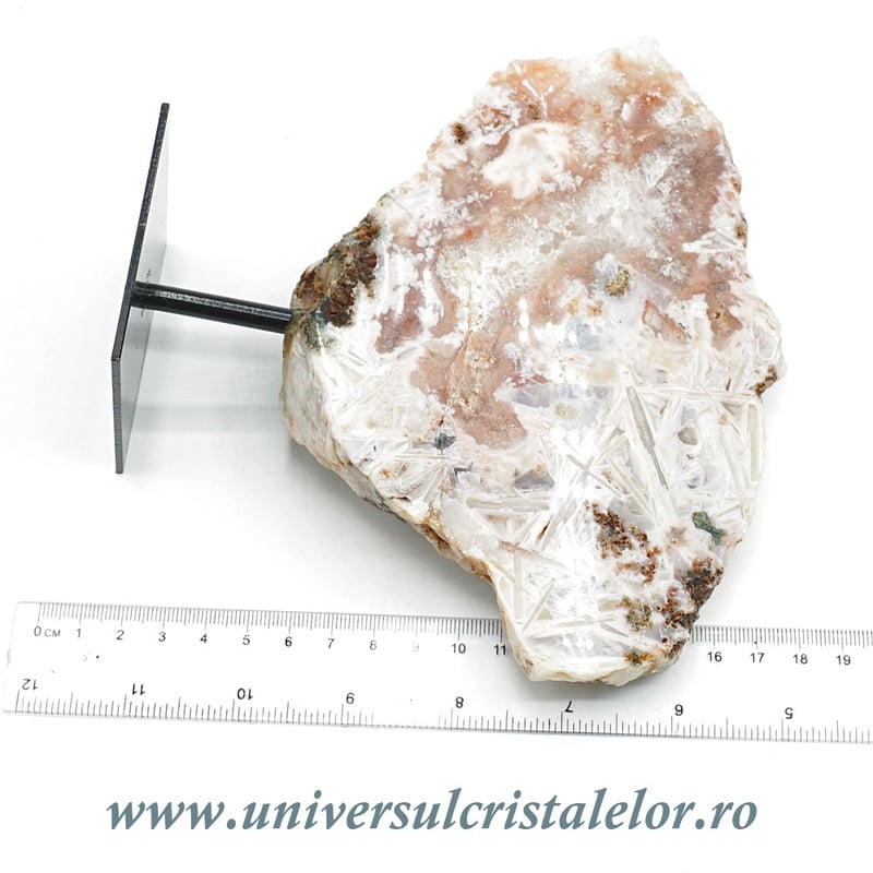 Ametist roz pe suport de metal