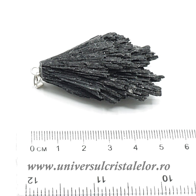 Pandantiv cianit negru