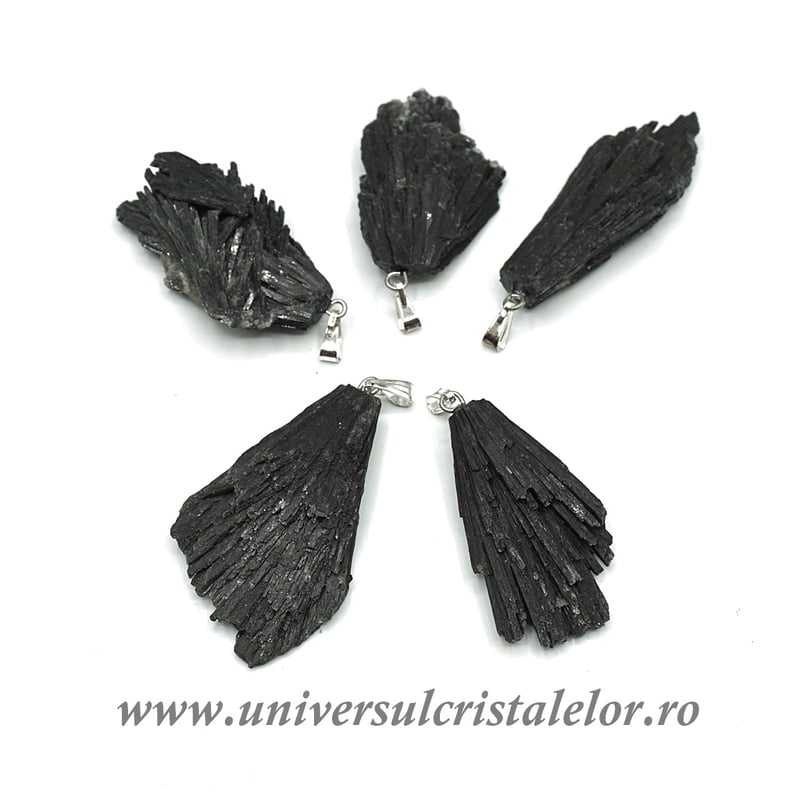 Pandantiv cianit negru