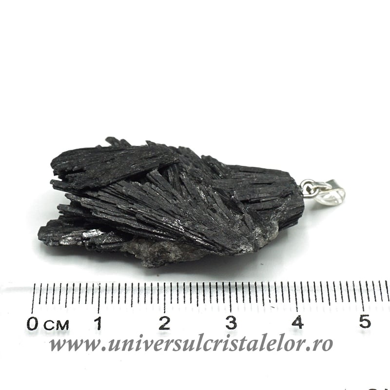 Pandantiv cianit negru