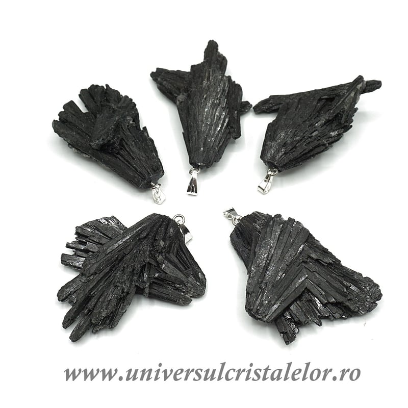 Pandantiv cianit negru