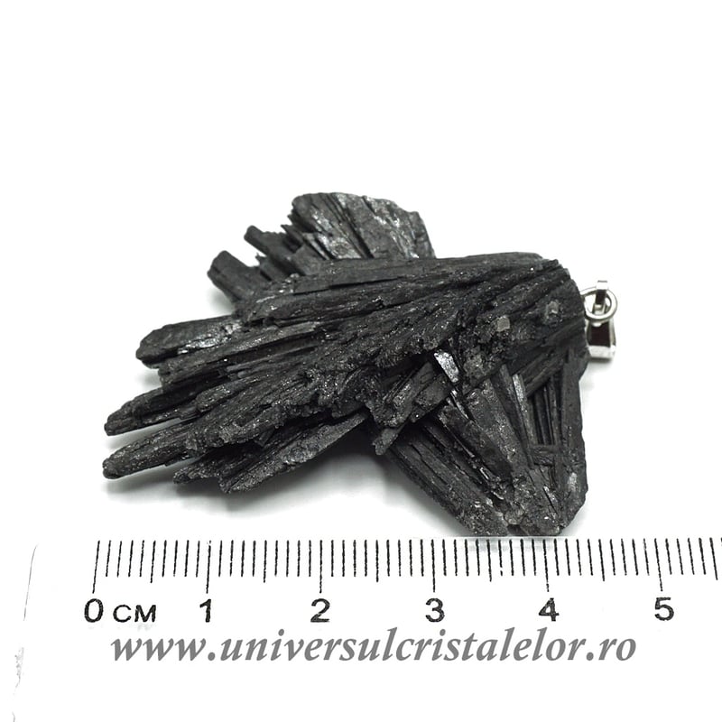 Pandantiv cianit negru