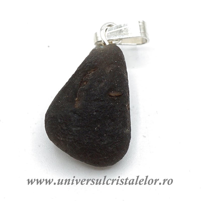 Pandantiv cintamani ( Saffordit )