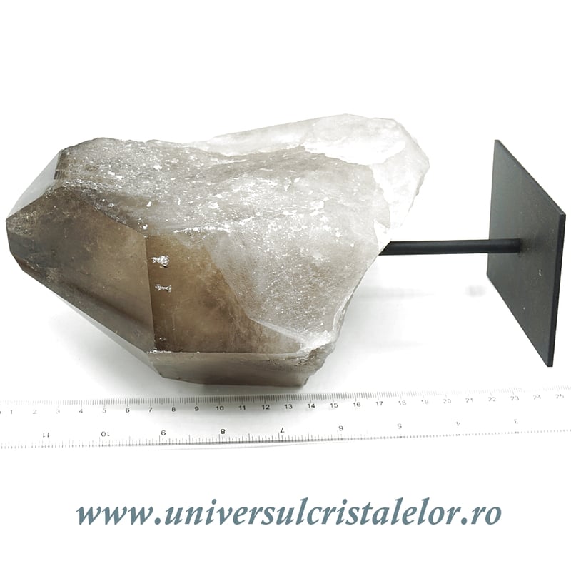 Cuart fumuriu pe suport de metal