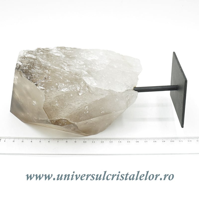 Cuart fumuriu pe suport de metal