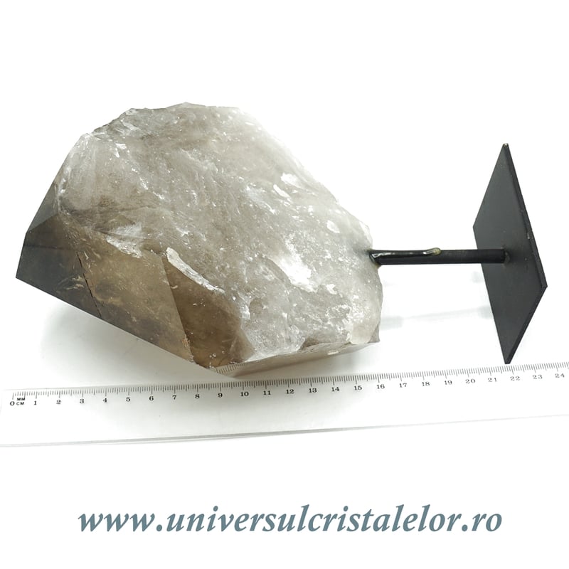 Cuart fumuriu pe suport de metal