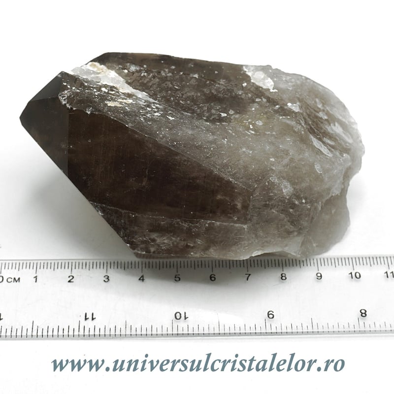 Cuart fumuriu pe suport de metal