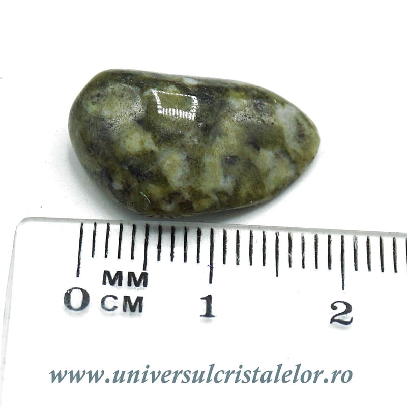 Epidot fulg de nea piatra rulata