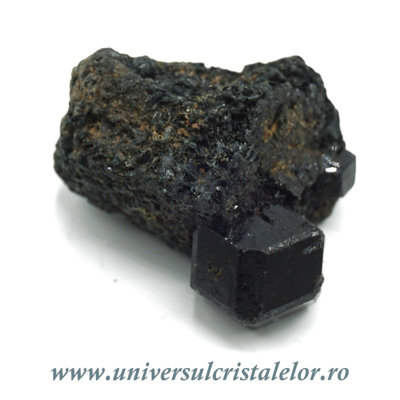 Granat negru ( melanit )