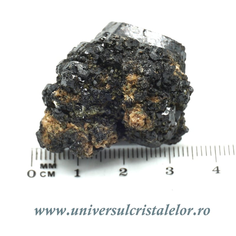 Granat negru ( melanit )