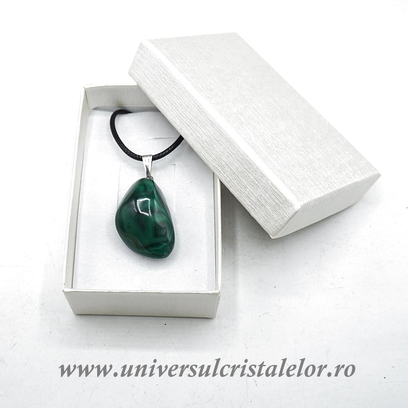 Pandantiv malachit cu snur si cutie