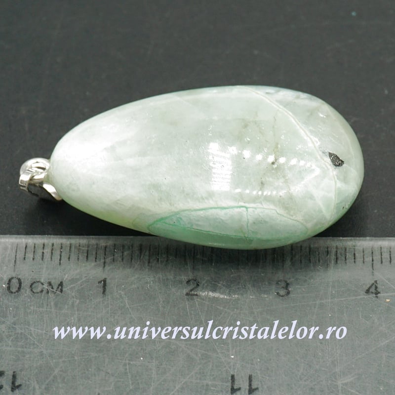 Pandantiv piatra lunii verde