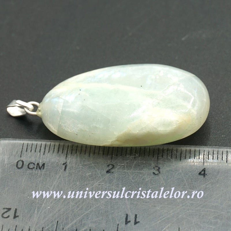 Pandantiv piatra lunii verde