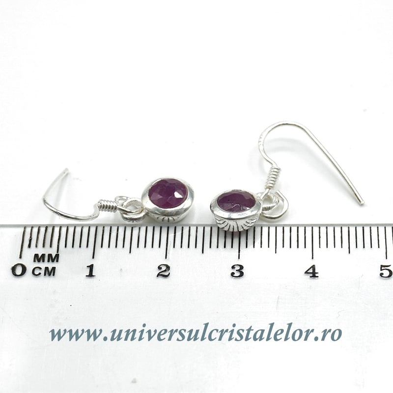 Cercei rubin rotund fatetat