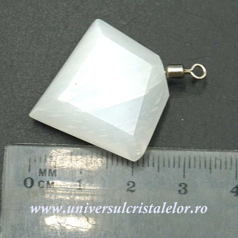 Pandantiv selenit romb