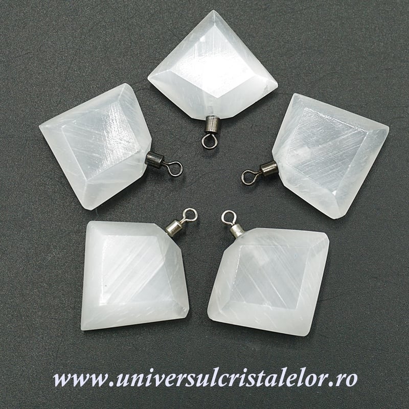 Pandantiv selenit romb