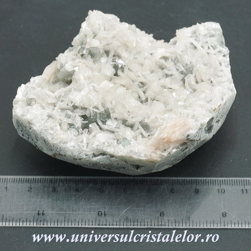 Stilbit cu apofilit verde